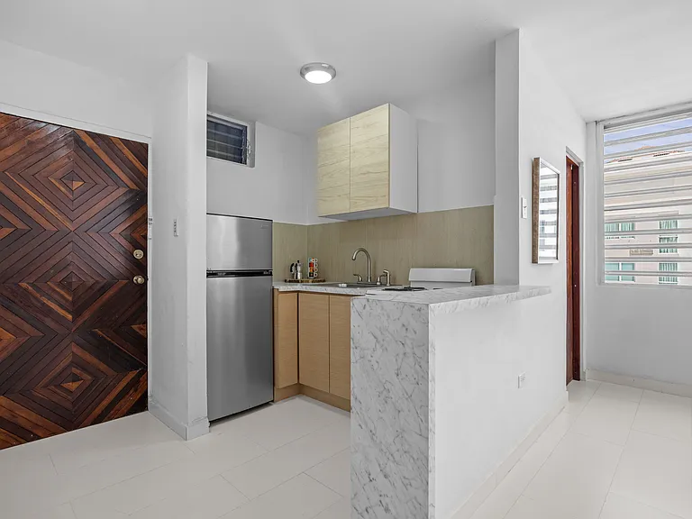 1551 Francia #4E — Photo 3