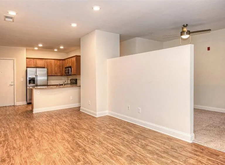 708 S Summit Ave — Photo 4