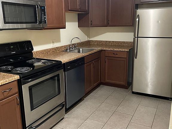 4th image of 109 Essex St #3040623