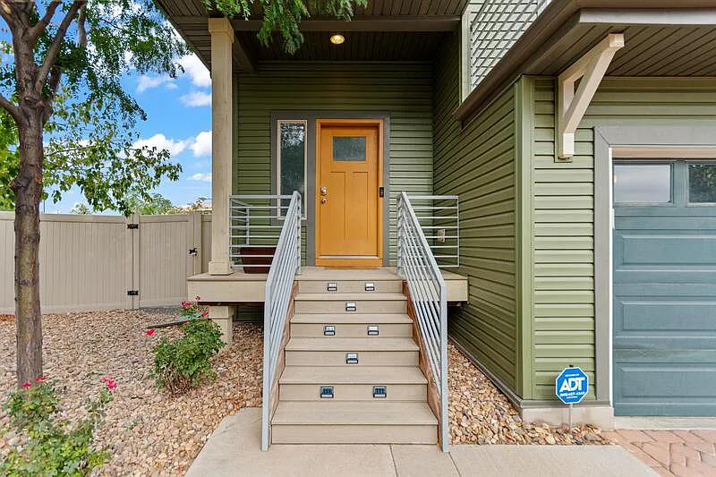 3 bed, 2.5 bath, 2332 sqft, $3,250 — Photo 3