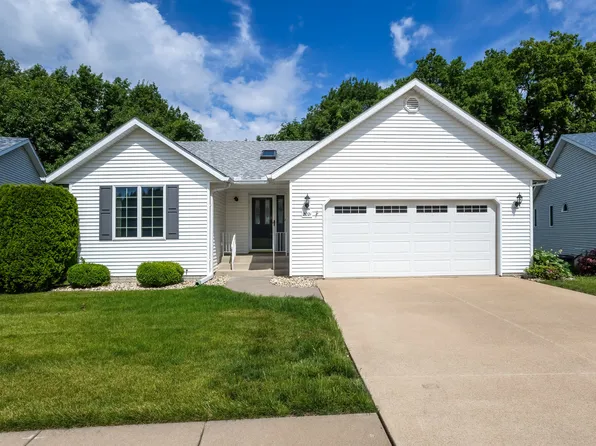 2021 Villa Pines Cir, Carbon Cliff, IL 61239