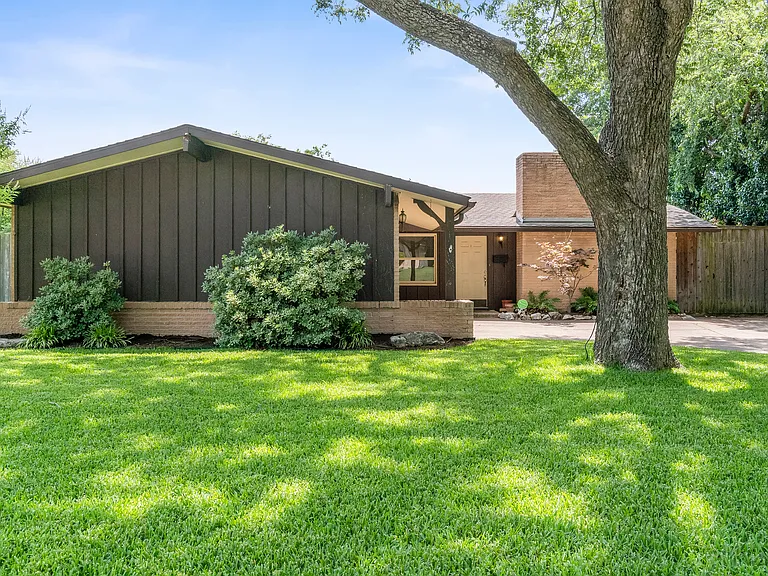 1511 Meadow View Dr — Photo 2