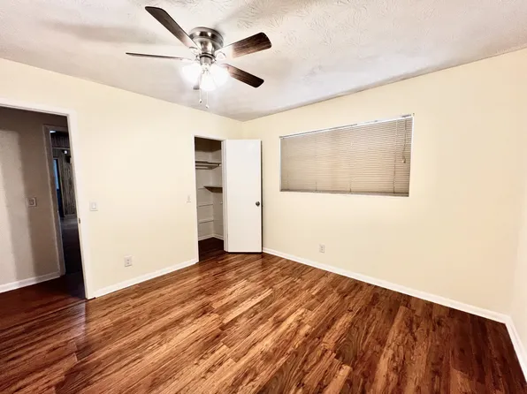 5391 Golf Course Dr, Jacksonville, FL 32277