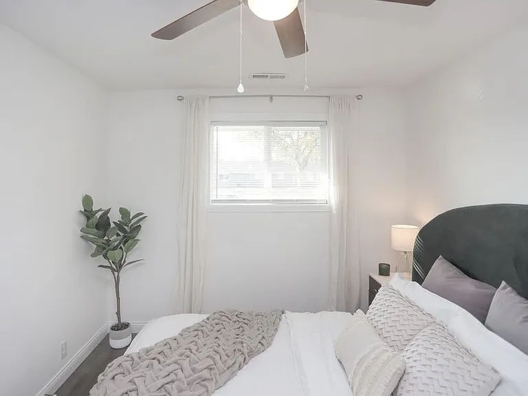 2 Bed 1 Bath Duplex - Bedroom 1