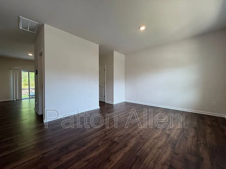138 Marathon Ln — Photo 2