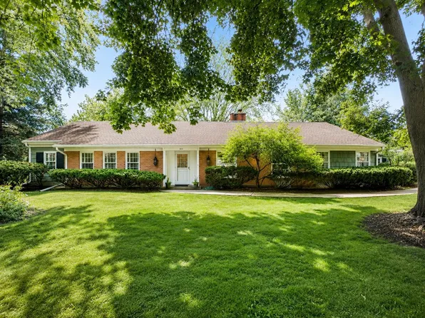415 Arrowhead Dr, Green Bay, WI 54301