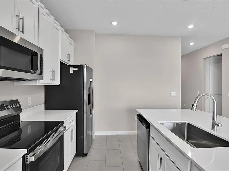 830 Ballantyne Dr — Photo 8