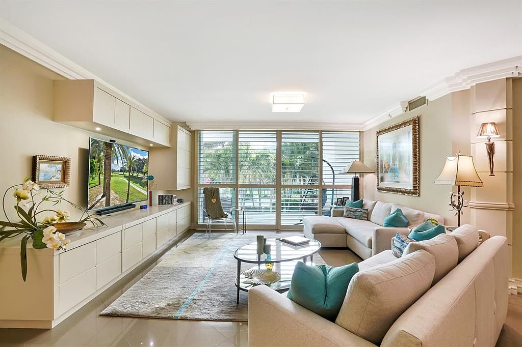 550 SE Mizner Blvd #B209