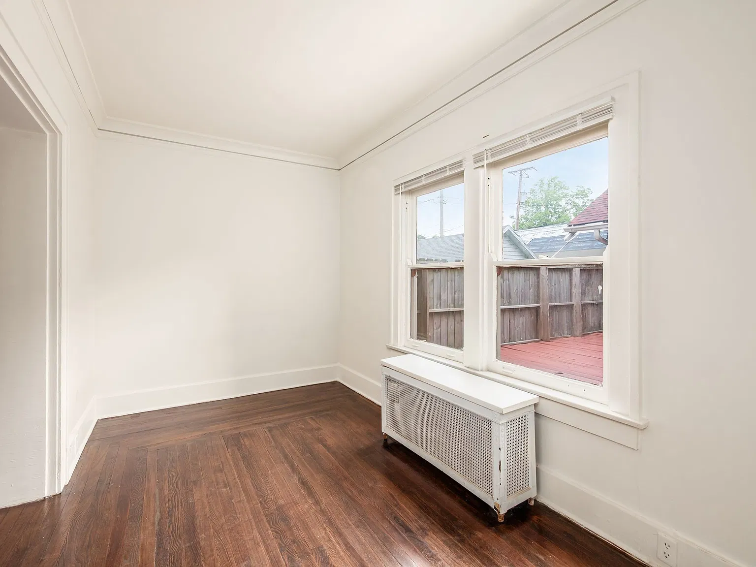226 E Cassilly — Photo 4