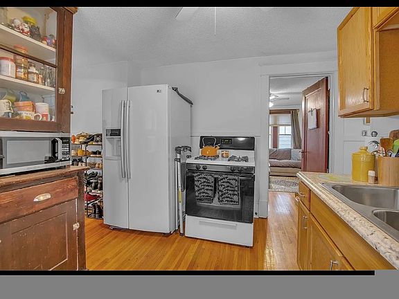 5th image of 77 Columbia Pkwy Floor 2