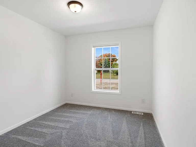 401 Clark St — Photo 17