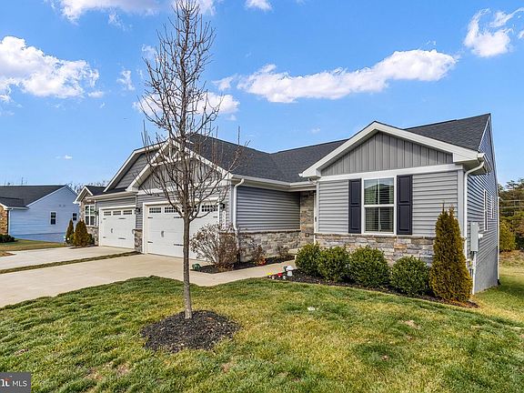 3rd image of 35049 Mansours Dr