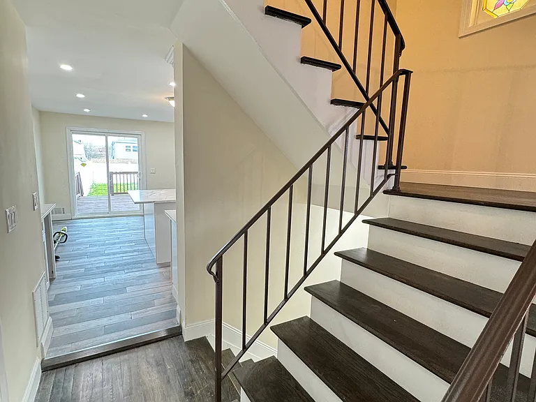 51 Longdale St — Photo 13