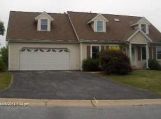 25 Palm Ln, Lebanon, PA 17042