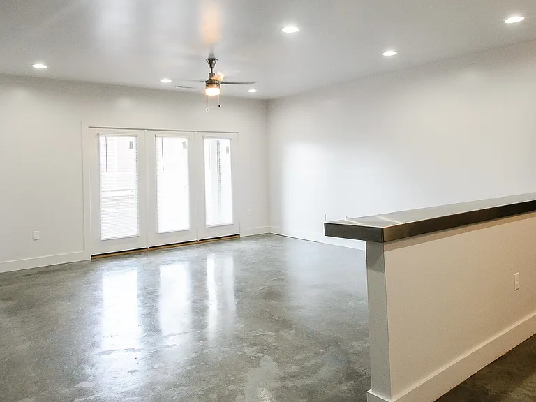 Myers Flats - 3 Bedroom — Photo 37