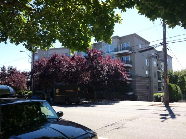 3221 SW Avalon Way APT 405, Seattle, WA 98126