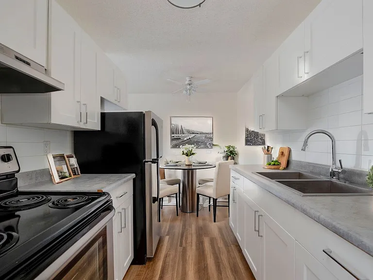 10203 Franklin Ave — Photo 3