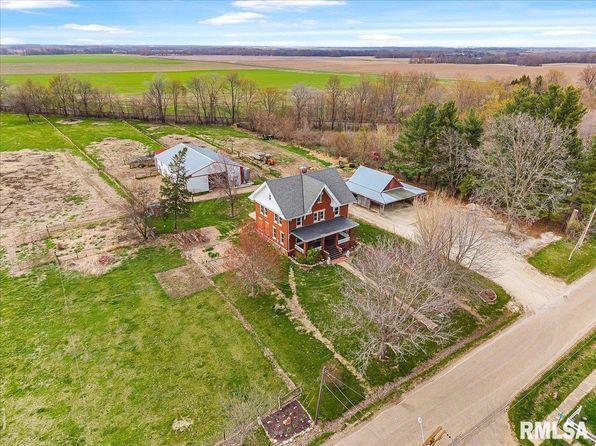 225 E 1st St, Maquon, IL 61458