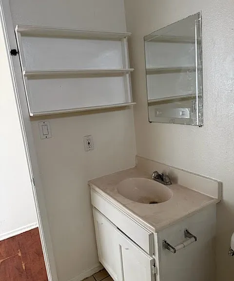 934 W 84th St #9 — Photo 5
