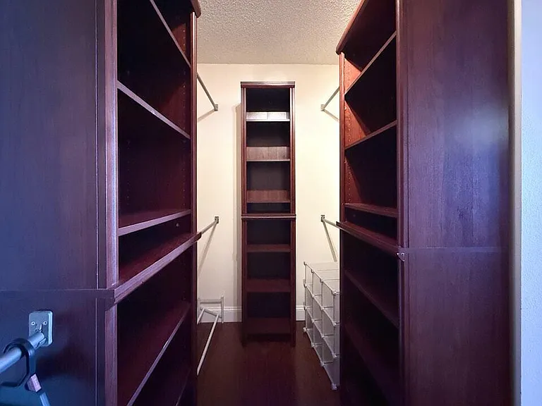 800 Parkview Dr #823 — Photo 15