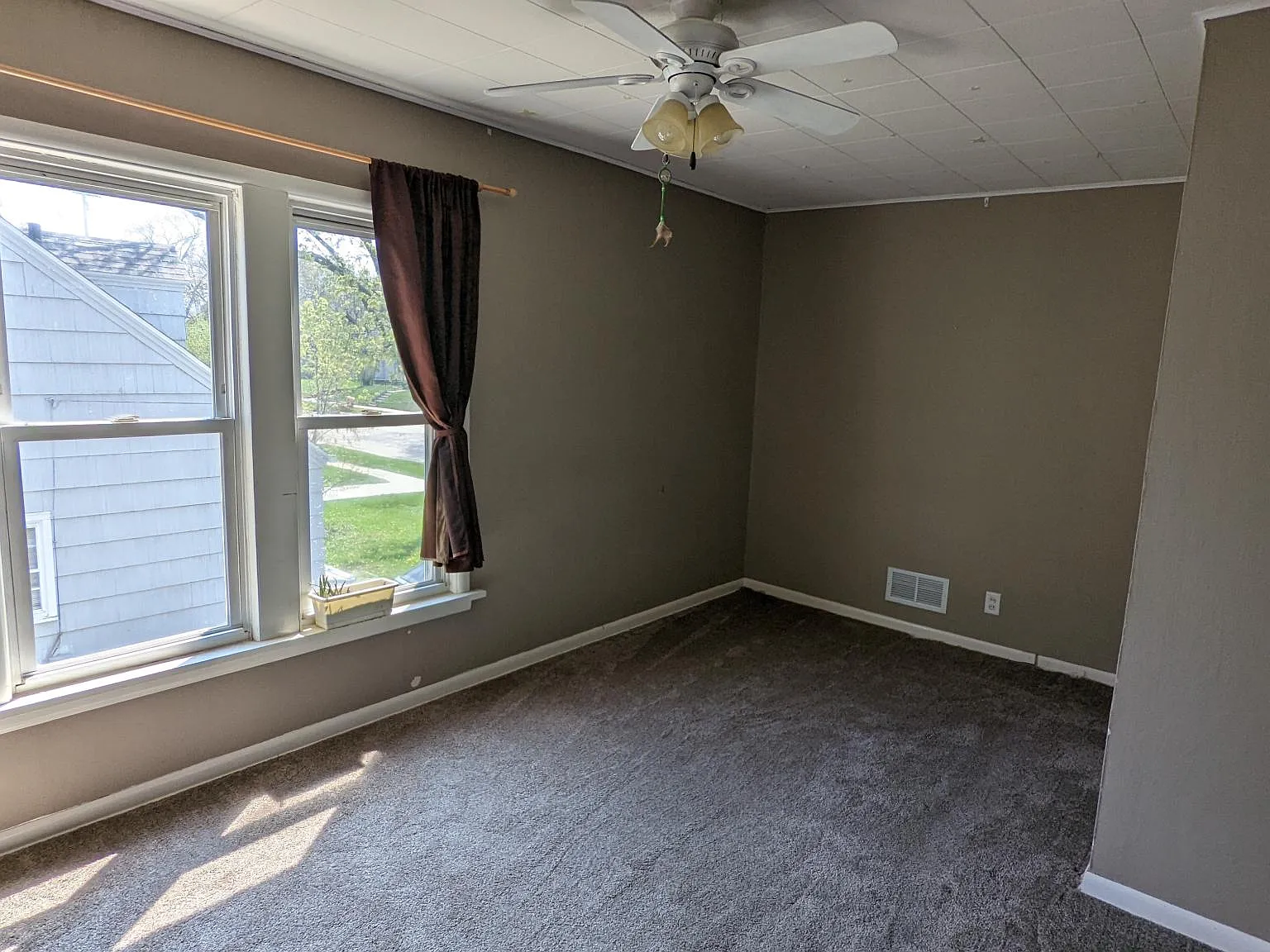 2 bed, 2387 sqft, $900 — Photo 2