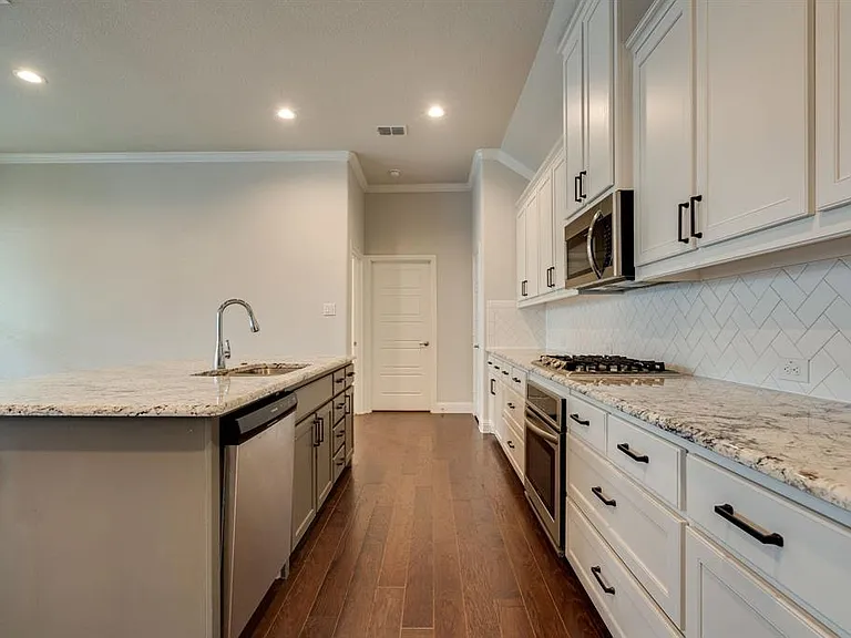 605 Boardwalk Way — Photo 9