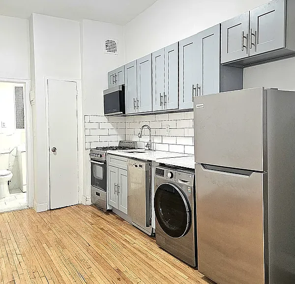 338 E 14th St #4C — Photo 5