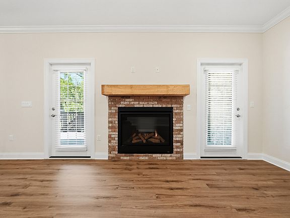 5th image of 423 Marquette St