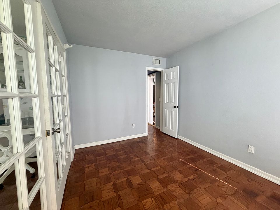 1st image of 5152 Dunbar Dr APT A