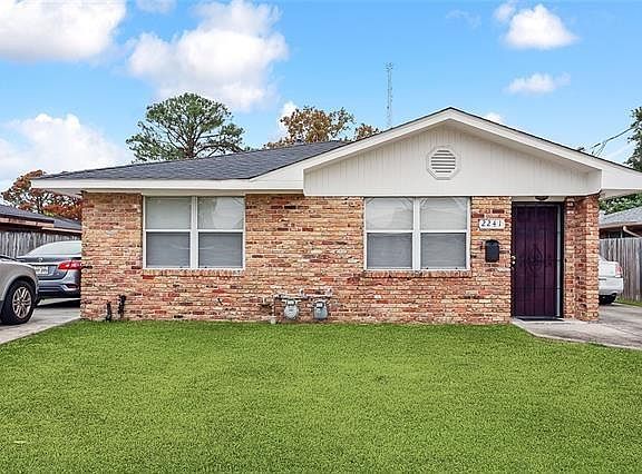 2nd image of 2241-43 Kraft Pl