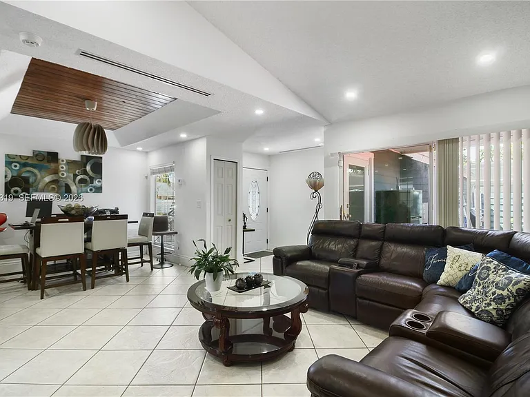 10135 SW 139th Pl — Photo 4