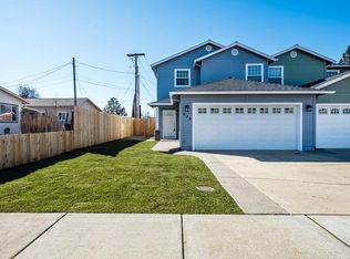 425 N 9th St, Central Point, OR 97502