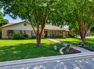841 Sunnyvale Pl, Uvalde, TX 78801