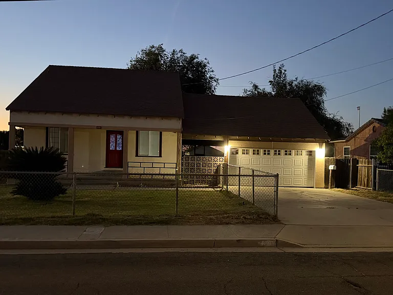 400 E Grangeville Blvd — Photo 1