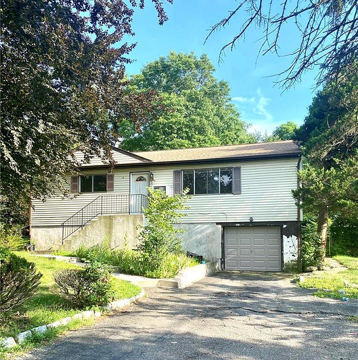 1st image of 4 Sidney Dr