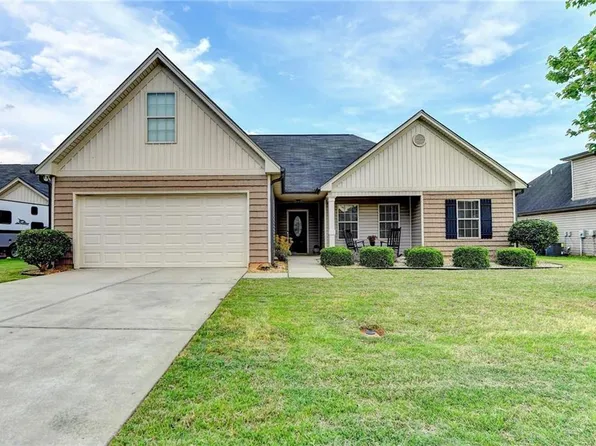 275 Stillwood Dr, Winder, GA 30680