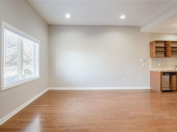 5th image of 603 E 29th St