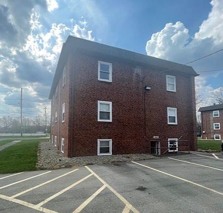 3rd image of 1810 Mahoning Ave NW APT 1