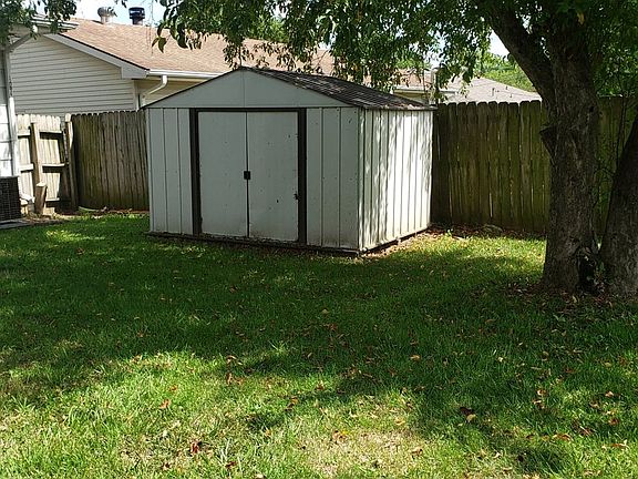 5th image of 144 Crescent Dr