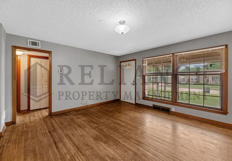 6114 E Rockwood Rd — Photo 6