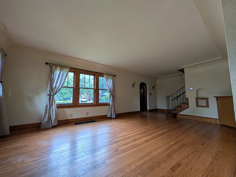 1213 W Oklahoma St — Photo 2