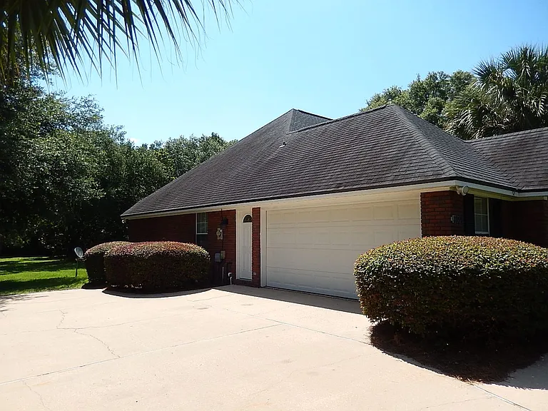 1858 Vineland Ln — Photo 2