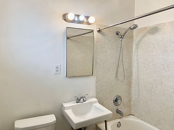 5th image of 195 Ballantyne St APT 1