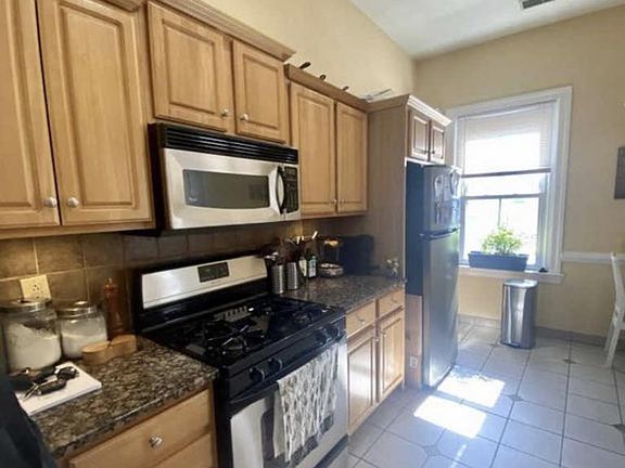 3rd image of 101 Fayette St APT 3