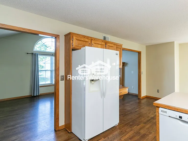 804 Stratford Dr — Photo 9