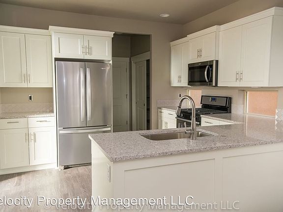 4th image of 61093 SE Sydney Harbor Dr