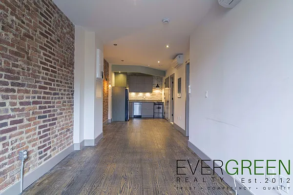 Rented by Evergreen Apartments BK | media 22