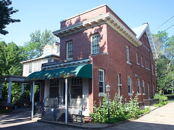 4th image of 2704 Jackson St