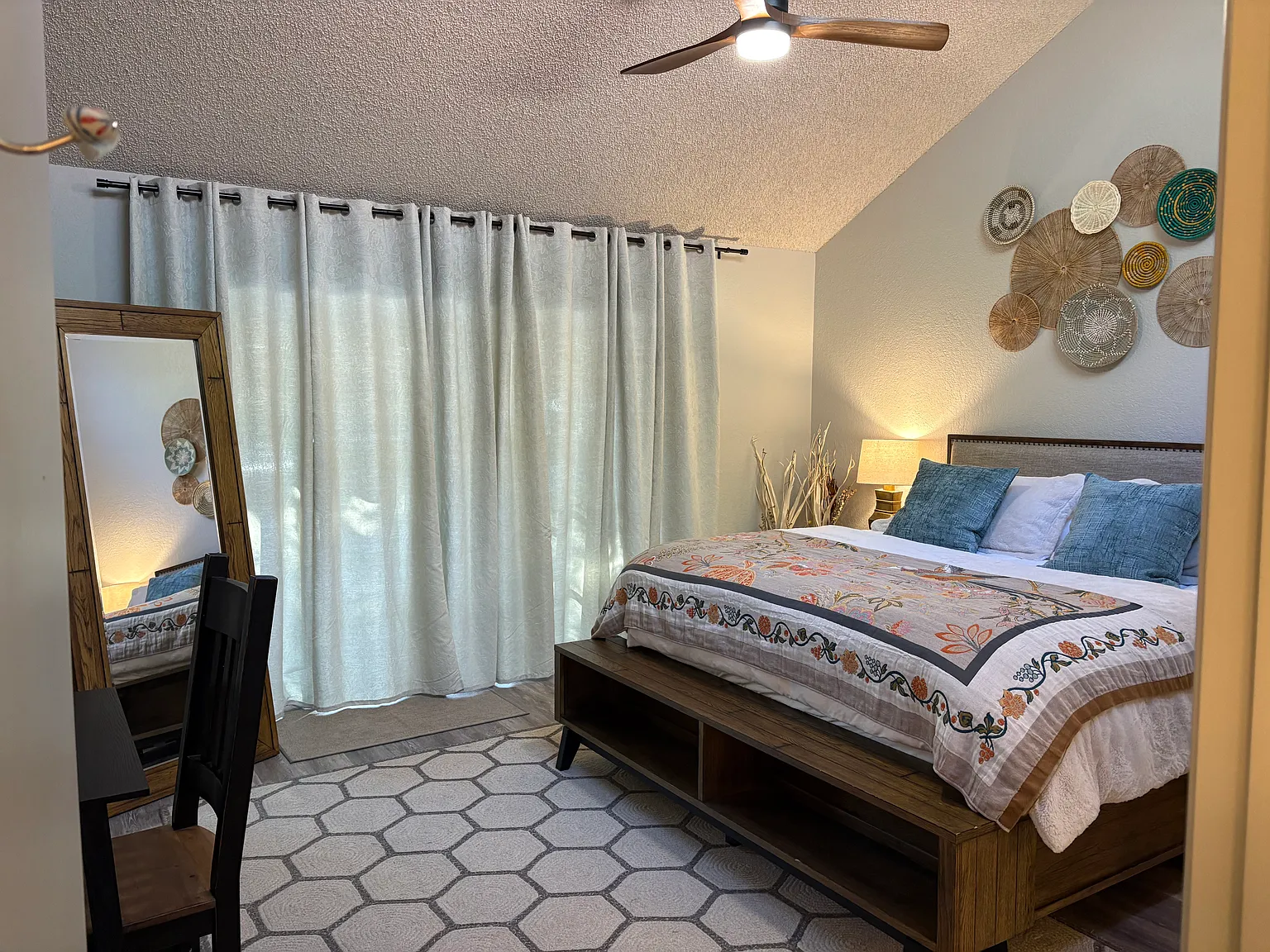 2 bed, 1254 sqft, $2,300 — Photo 4