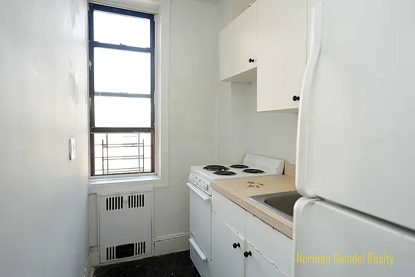 Rented by Norman Raindel, LREB | media 17